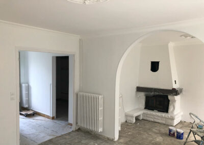 Truhaud Peintre 56 : Artisan peintresur Lorient (56) dans le Morbihan (56) et le Finistère (29) : travaux de toiture : nettoyage et démoussage toiture. Peinture hydrofuge toiture. Travaux de façade : Nettoyage et démoussage façade. Ravalement peinture façade. Imperméabilisation façade. Peinture boiserie et ferronnerie. Nettoyage des extérieurs et peinture d’intérieur : mur, plafond, boiserie…Pose de revêtements murauxpour la rénovation intérieure de la maison.