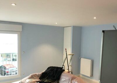 Truhaud Peintre 56 : Artisan peintresur Lorient (56) dans le Morbihan (56) et le Finistère (29) : travaux de toiture : nettoyage et démoussage toiture. Peinture hydrofuge toiture. Travaux de façade : Nettoyage et démoussage façade. Ravalement peinture façade. Imperméabilisation façade. Peinture boiserie et ferronnerie. Nettoyage des extérieurs et peinture d’intérieur : mur, plafond, boiserie…Pose de revêtements murauxpour la rénovation intérieure de la maison.